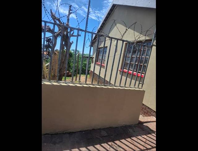 7 BEDROOM HOUSE FOR SALE IN CLAIRE ESTATE